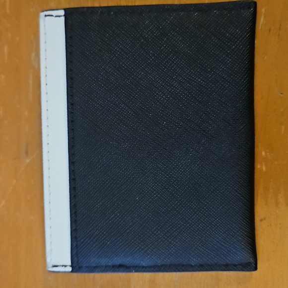 Kate Spade x Disney Minnie Mouse black and white card case with a red bow - Picture 2 of 4